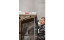 Fiamma F45s 260 Markise Für Rechtslenker VW T5/T6 Multivan/Transporter Tuchfarbe Royal Grey 260 Cm Gehäusefarbe Deep Black -Campingzelte Verkaufsgeschäft 814955 5295251