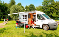 Fiamma F80s 320 Markise Gehäusefarbe Titanium Tuchfarbe Royal Grey 320 Cm -Campingzelte Verkaufsgeschäft 821738 5306780